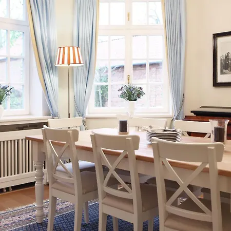 Feriehus Ehemaliges Gutshaus Oevelgoenne